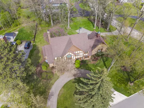 2744 Riva Ridge Rd, Ottawa Hills, OH 43615