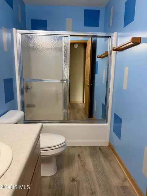 Bath - 202 E Woodcox St, Antwerp, OH 45813 photo 6 of 8