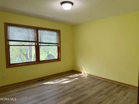 Bedroom - 202 E Woodcox St, Antwerp, OH 45813 photo 4 of 9