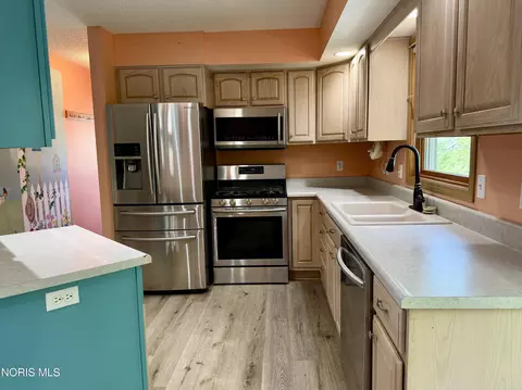 Kitchen - 202 E Woodcox St, Antwerp, OH 45813 photo 4 of 6