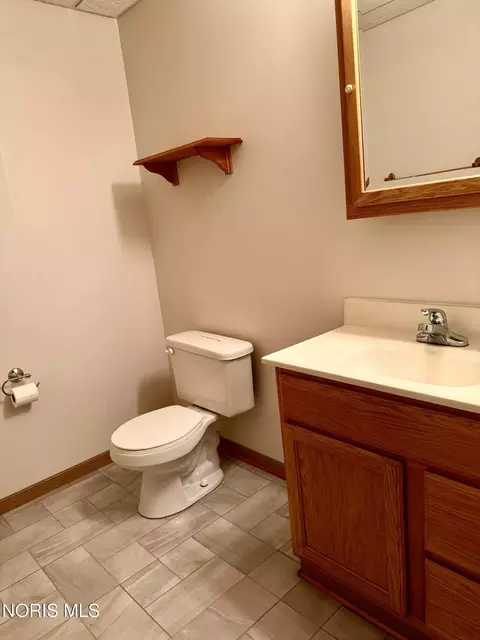 Bath - 202 E Woodcox St, Antwerp, OH 45813 photo 1 of 8