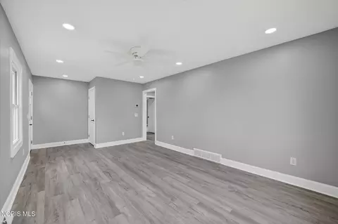 Living - 8040 Jerusalem Rd, Oregon, OH 43616 photo 3 of 4