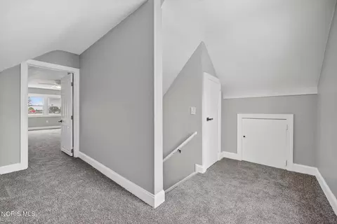 Entry Way - 8040 Jerusalem Rd, Oregon, OH 43616 photo 7 of 7