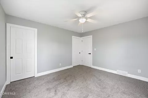 Bedroom - 8040 Jerusalem Rd, Oregon, OH 43616 photo 2 of 5
