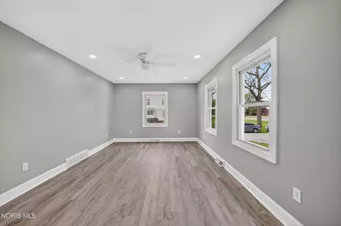 Living - 8040 Jerusalem Rd, Oregon, OH 43616 photo 1 of 4