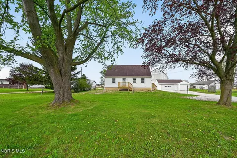 Exterior - 8040 Jerusalem Rd, Oregon, OH 43616 photo 3 of 8