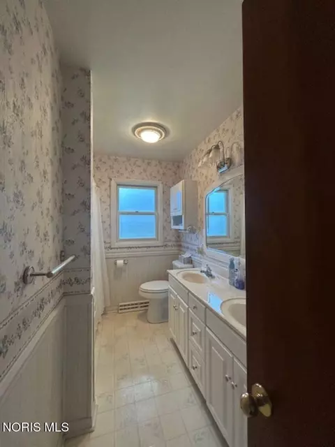Bath - 911 S Lynn St, Bryan, OH 43506 photo 1 of 3