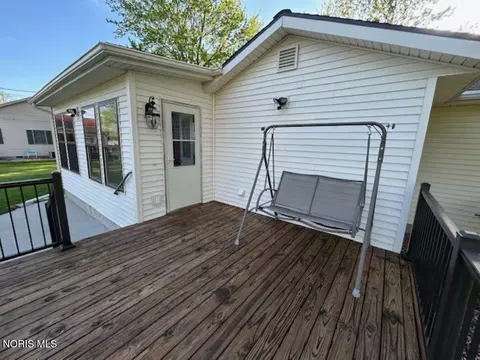 Exterior - 911 S Lynn St, Bryan, OH 43506 photo 7 of 7
