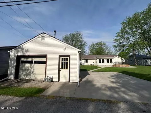 Exterior - 911 S Lynn St, Bryan, OH 43506 photo 4 of 7
