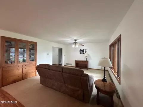Living - 911 S Lynn St, Bryan, OH 43506 photo 3 of 6