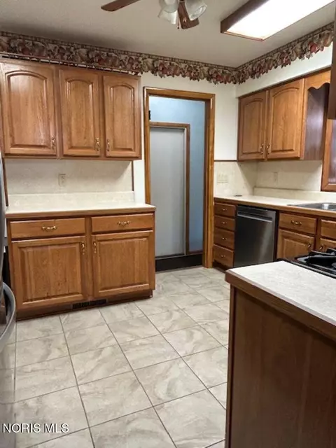 Kitchen - 911 S Lynn St, Bryan, OH 43506 photo 2 of 4