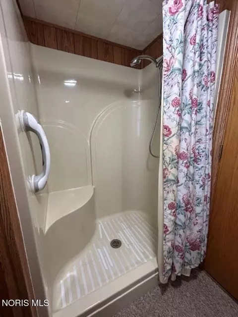 Bath - 911 S Lynn St, Bryan, OH 43506 photo 3 of 3