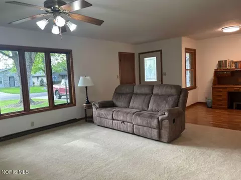 Living - 911 S Lynn St, Bryan, OH 43506 photo 1 of 6