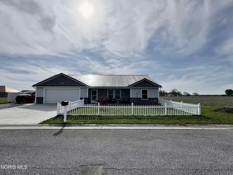 720 Bergman Dr, Sherwood, OH 43556