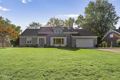 2128 Evergreen Rd, Ottawa Hills, OH 43606