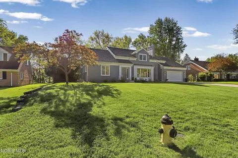 2128 Evergreen Rd, Ottawa Hills, OH 43606