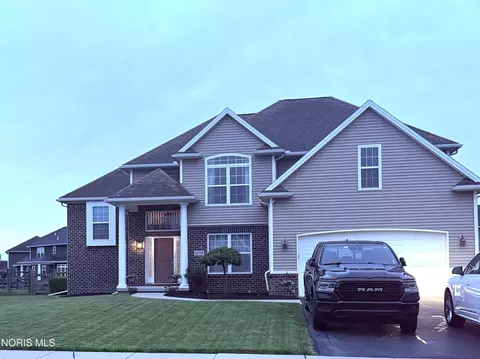 10750 Sun Trace Dr, Perrysburg, OH 43551