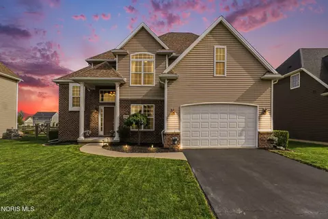 10750 Sun Trace Dr, Perrysburg, OH 43551