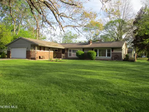 2029 Shawnee Dr, Defiance, OH 43512