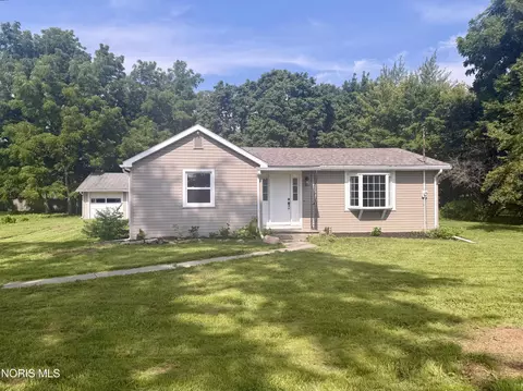 28665 Georgia Rd, Perrysburg, OH 43551