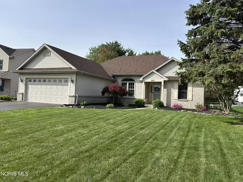 242 Mead Ln, Holland, OH 43528
