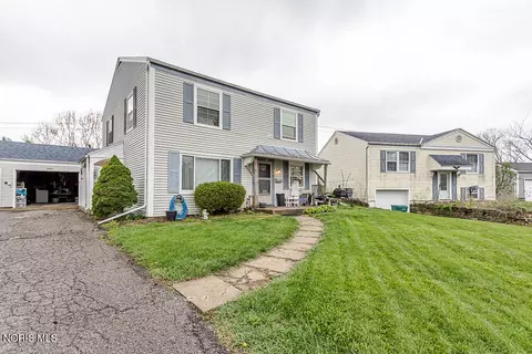 3693 Lakepointe Dr, Northwood, OH 43619