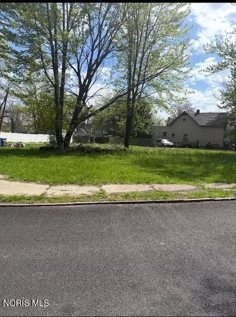 670 Lorain St, Toledo, OH 43609