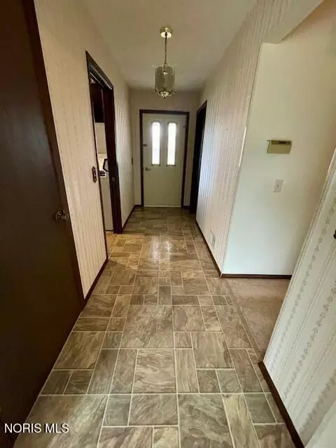 Entry Way - 3262 Springtime Dr, Oregon, OH 43616 photo 1 of 2