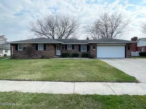 3262 Springtime Dr, Oregon, OH 43616