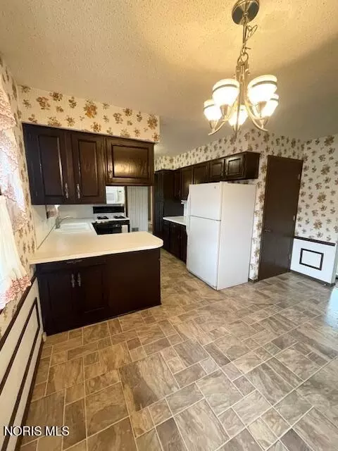 Kitchen - 3262 Springtime Dr, Oregon, OH 43616 photo 1 of 3