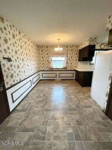 Dining - 3262 Springtime Dr, Oregon, OH 43616 photo 1 of 2