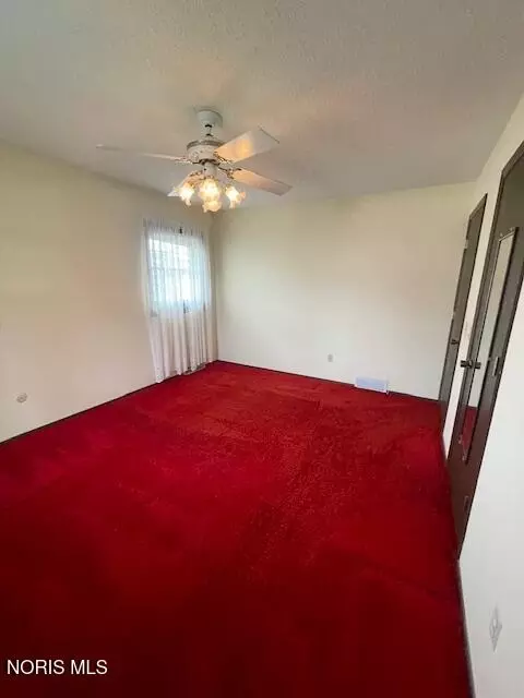 Bedroom - 3262 Springtime Dr, Oregon, OH 43616 photo 2 of 6
