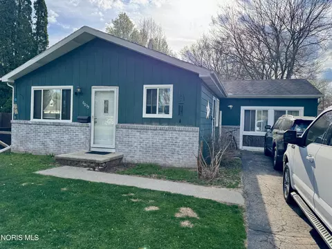 6035 Livingston Dr, Toledo, OH 43613