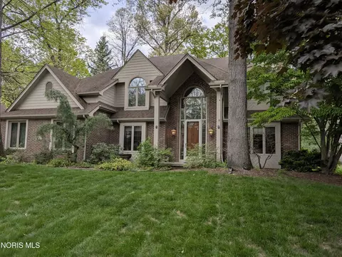 2805 Spring Water Dr, Toledo, OH 43617