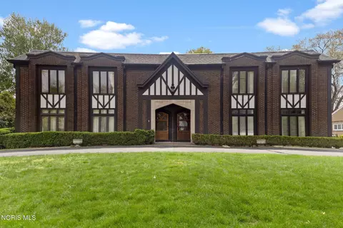 3905 Hillandale Rd #EAST, Ottawa Hills, OH 43606