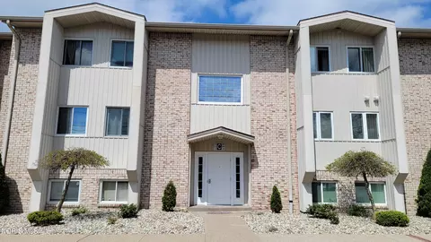 6640 Salisbury Rd #C110, Maumee, OH 43537