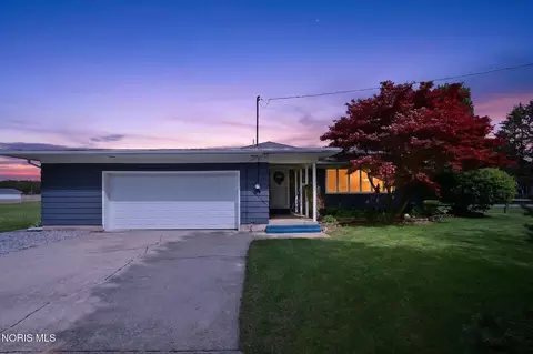 18514 Tontogany Creek Rd, Bowling Green, OH 43402