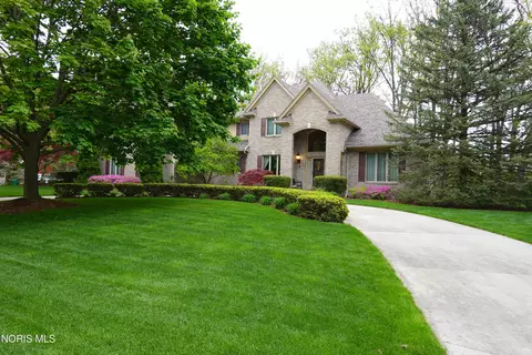 29864 St Andrews Rd, Perrysburg, OH 43551