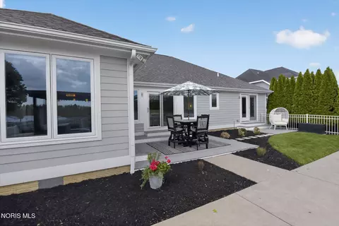 Exterior - 7617 Tournament Dr, Waterville, OH 43566 photo 2 of 11