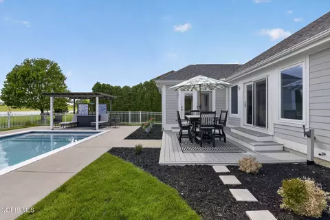 Exterior - 7617 Tournament Dr, Waterville, OH 43566 photo 6 of 11