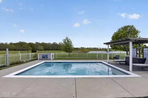 Exterior - 7617 Tournament Dr, Waterville, OH 43566 photo 8 of 11