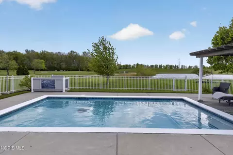 Exterior - 7617 Tournament Dr, Waterville, OH 43566 photo 7 of 11