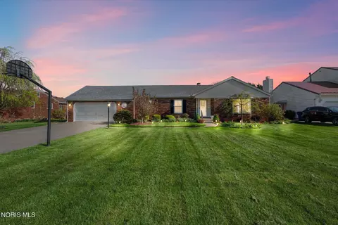 3159 Pickle Rd, Oregon, OH 43616