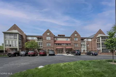 4710 Glendale Ave #204, Toledo, OH 43614