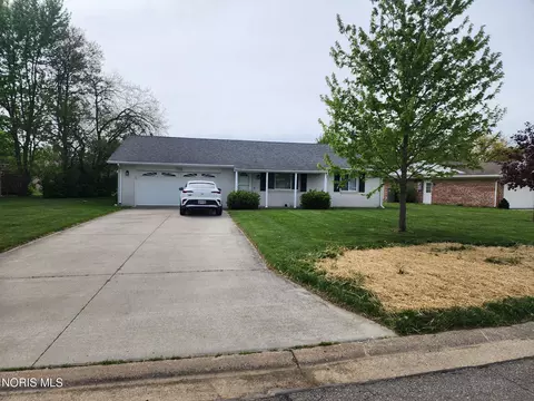 365 N Harmony Dr, Napoleon, OH 43545