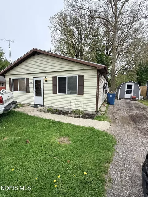 6028 James Rd, Oregon, OH 43616