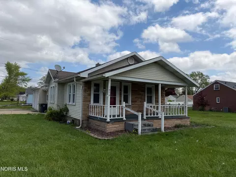 1054 Scott St, Maumee, OH 43537