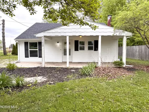 6143 Seaman Rd, Oregon, OH 43616