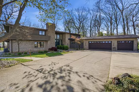 16620 Mitchell Rd, Bowling Green, OH 43402
