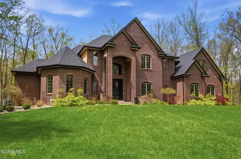 2415 N Crissey Rd, Sylvania, OH 43560